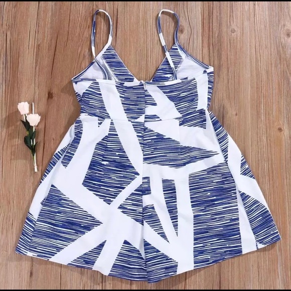 Super Cute Beach 🏖 Romper🌸 - Picture 3 of 7